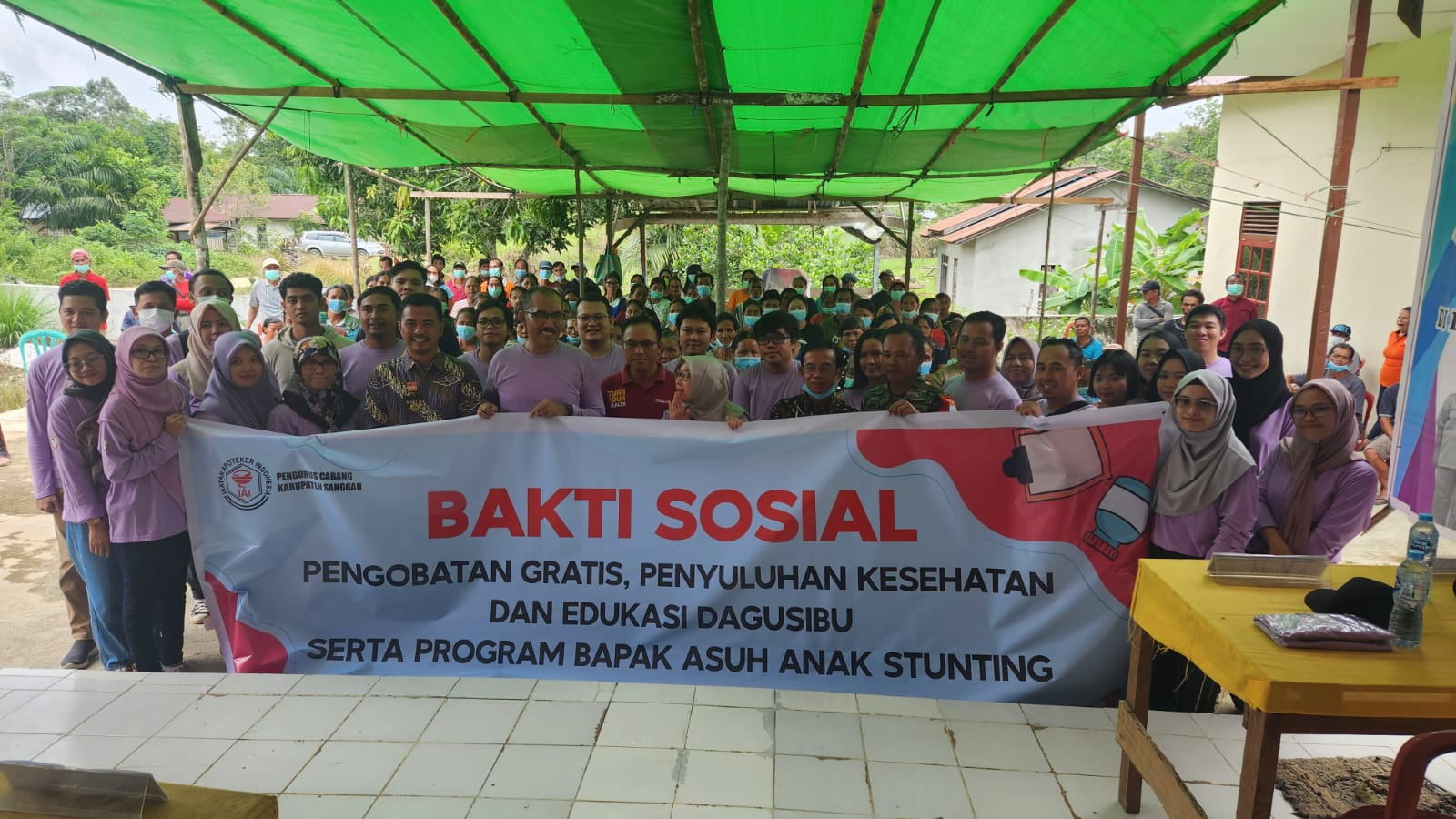 IAI Sanggau Gelar Bakti Sosial di Desa Semirau